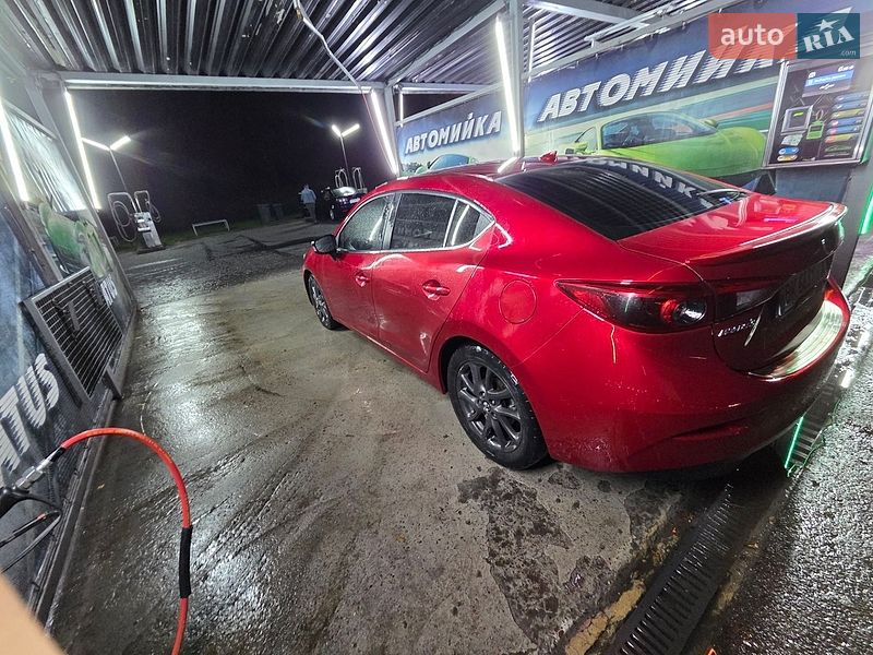 Седан Mazda 3 2014 в Ровно