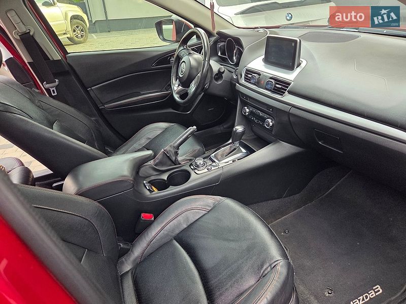 Седан Mazda 3 2014 в Ровно