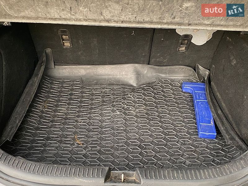 Хэтчбек Mazda 3 2006 в Каменском