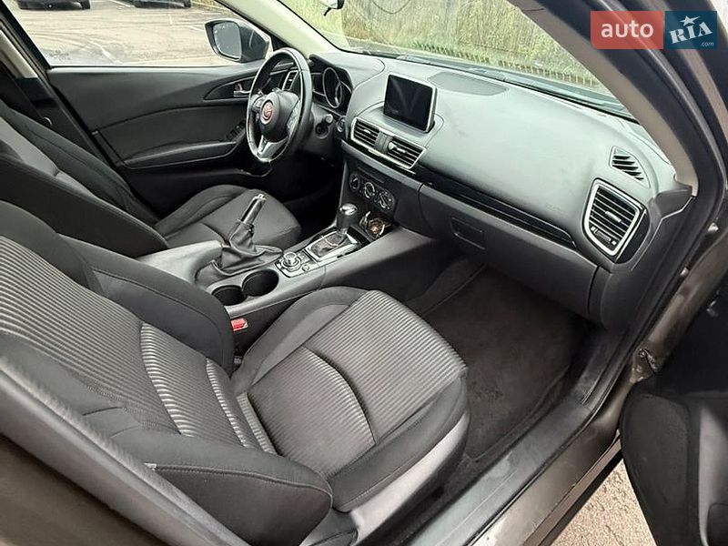 Седан Mazda 3 2016 в Боярке