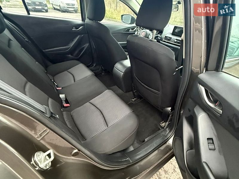 Седан Mazda 3 2016 в Боярке
