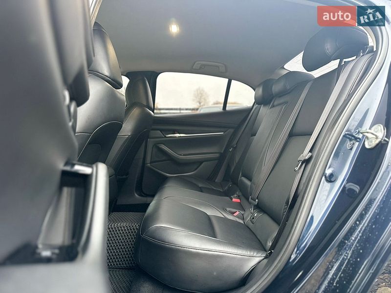 Седан Mazda 3 2019 в Івано-Франківську