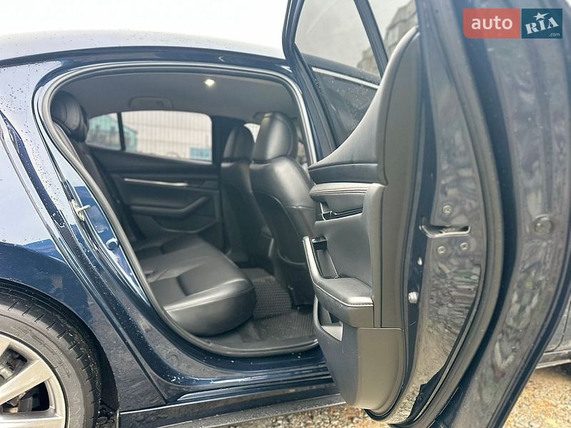 Седан Mazda 3 2019 в Івано-Франківську