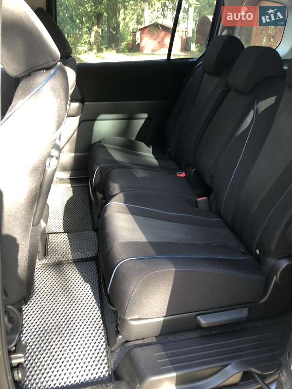 Минивэн Mazda 5 2011 в Киеве