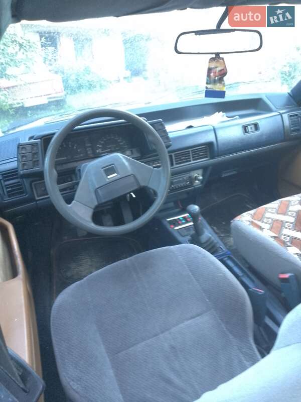 Седан Mazda 626 1987 в Глибокій