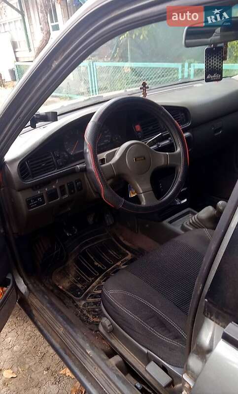 Седан Mazda 626 1991 в Сараті