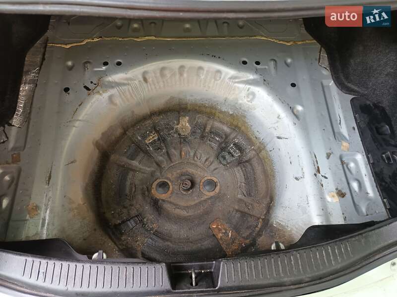 Седан Mazda 6 2004 в Запоріжжі