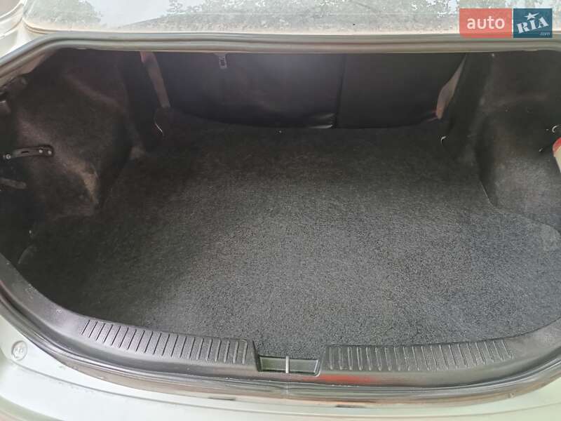 Седан Mazda 6 2004 в Запоріжжі