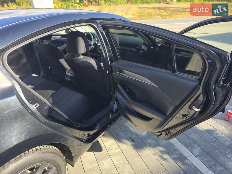 Седан Mazda 6 2019 в Ужгороде