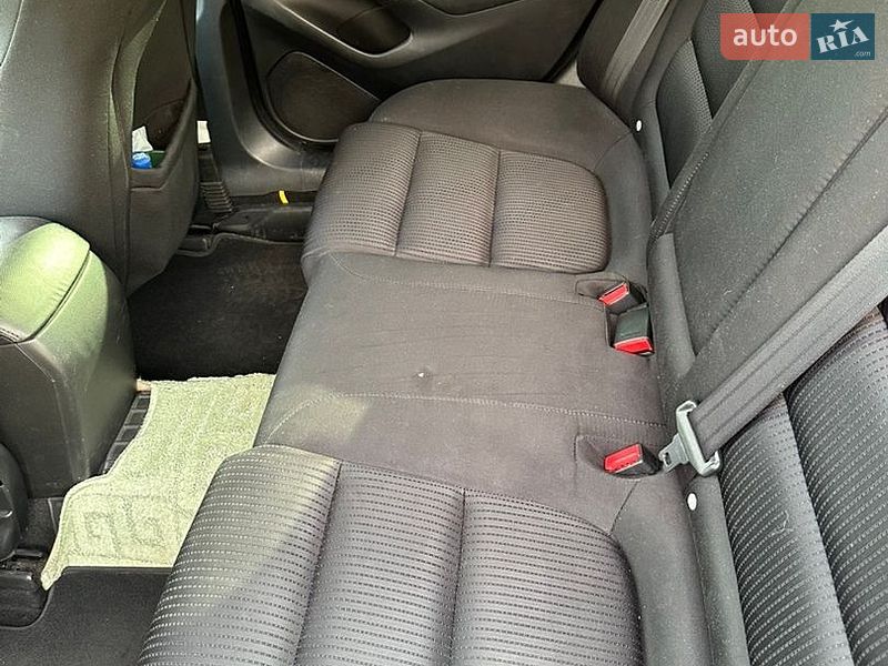 Седан Mazda 6 2016 в Павлограді