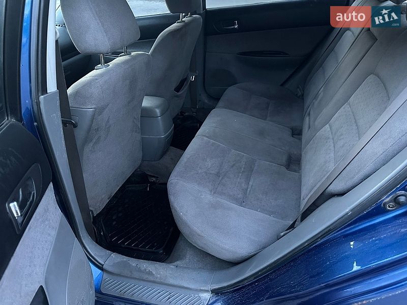 Седан Mazda 6 2003 в Яворові