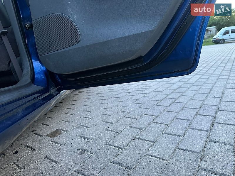 Седан Mazda 6 2003 в Яворові