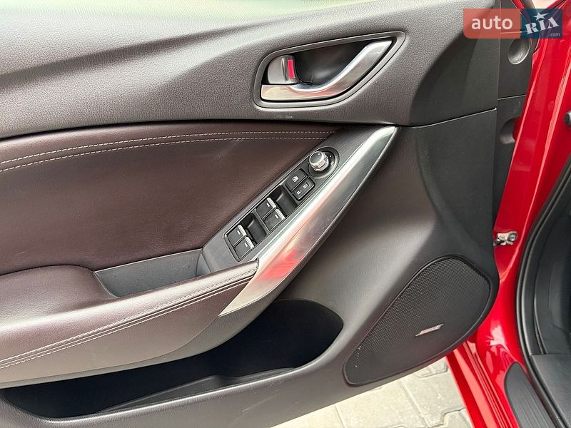 Седан Mazda 6 2015 в Черновцах