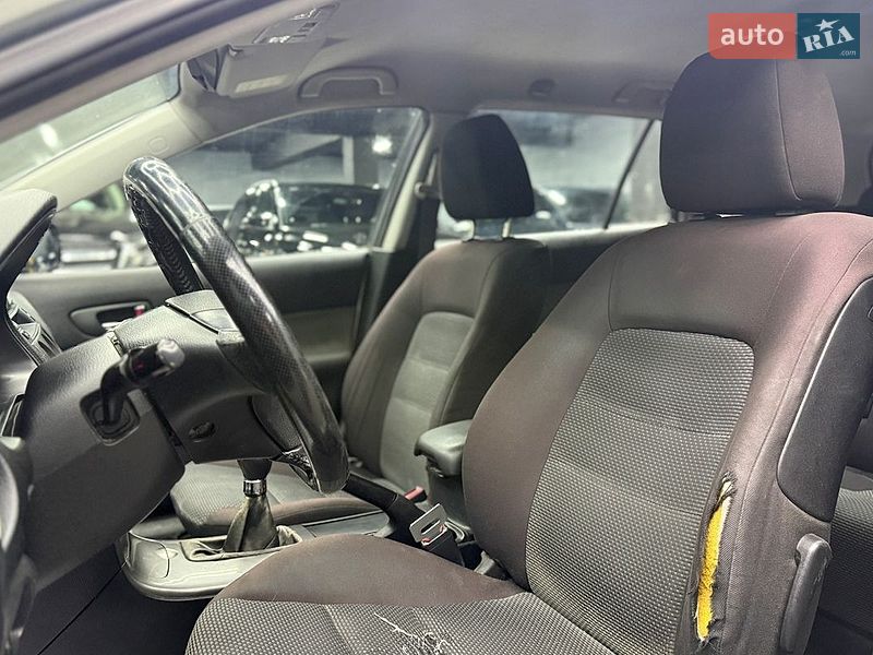 Універсал Mazda 6 2003 в Чернівцях