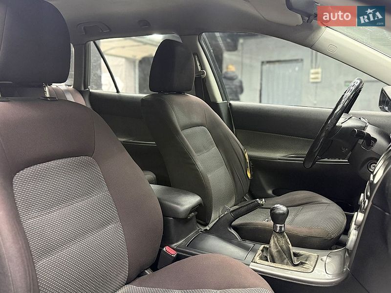 Універсал Mazda 6 2003 в Чернівцях