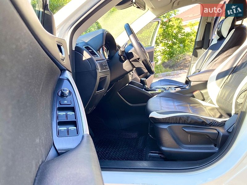 Внедорожник / Кроссовер Mazda CX-5 2015 в Первомайске
