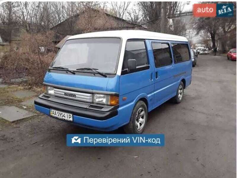 Мінівен Mazda E-series