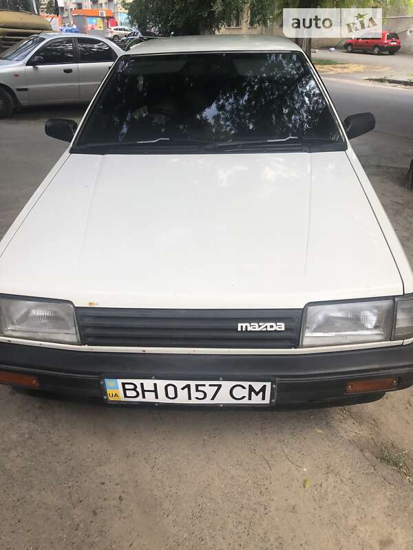 Седан Mazda Familia