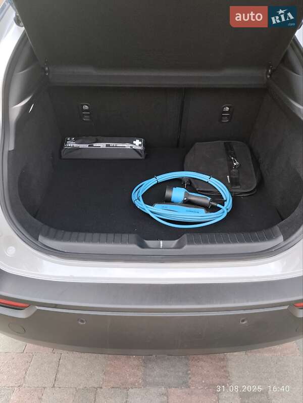 Внедорожник / Кроссовер Mazda MX-30 2020 в Делятине
