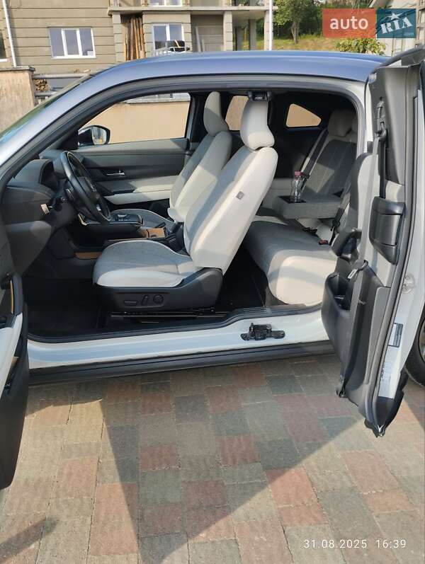 Внедорожник / Кроссовер Mazda MX-30 2020 в Делятине