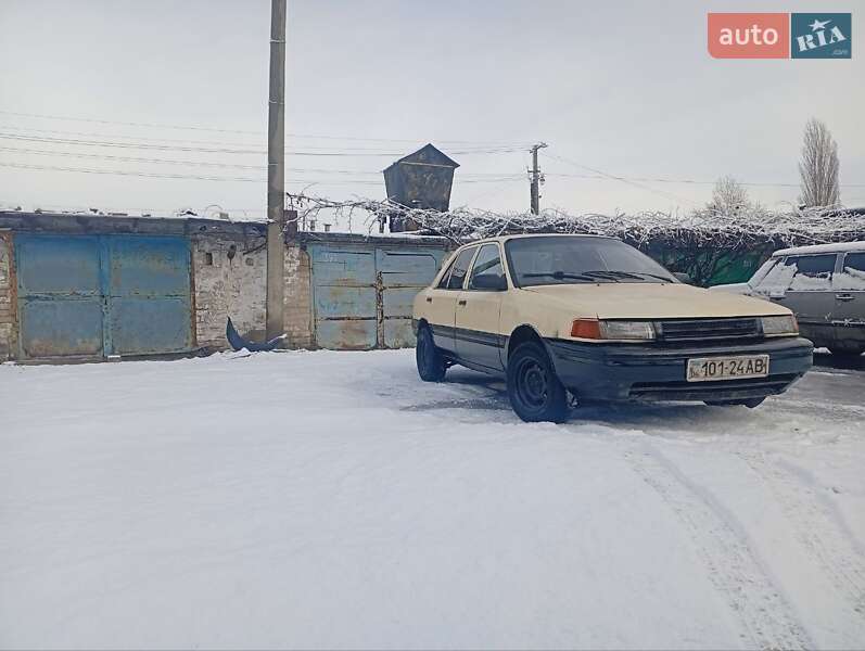 Седан Mazda Protege