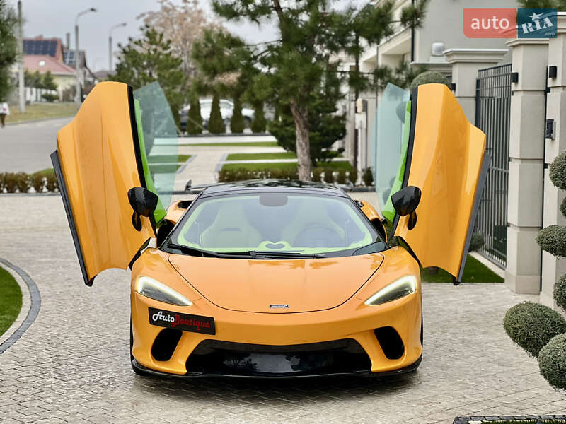 McLaren GT