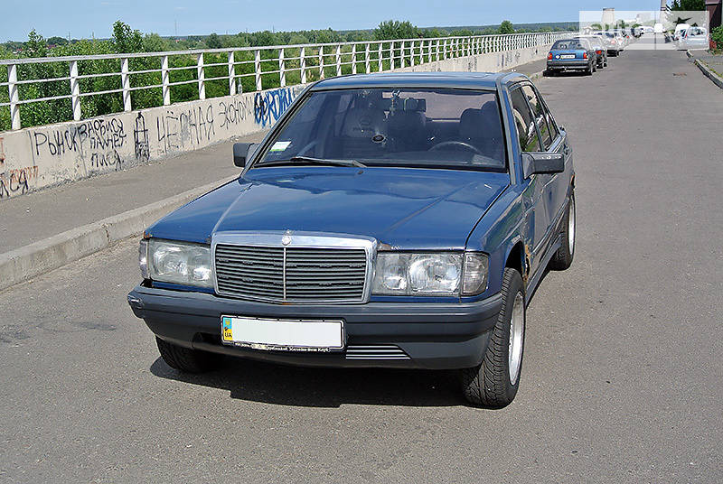 Седан Mercedes-Benz 190