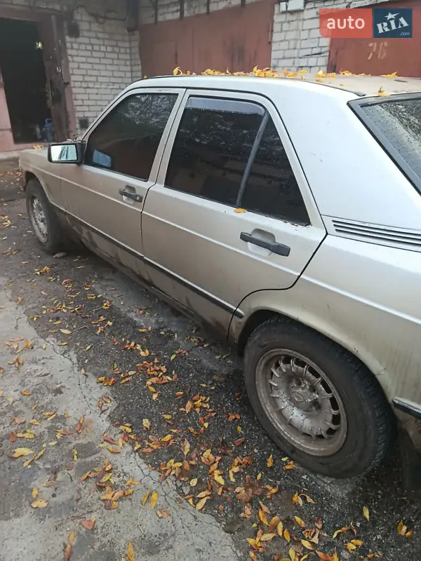 Mercedes-Benz 190