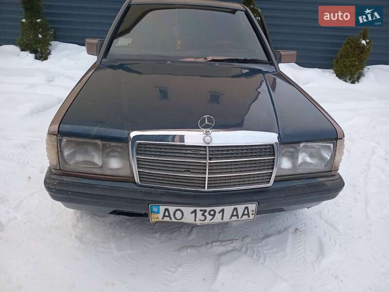 Седан Mercedes-Benz 190