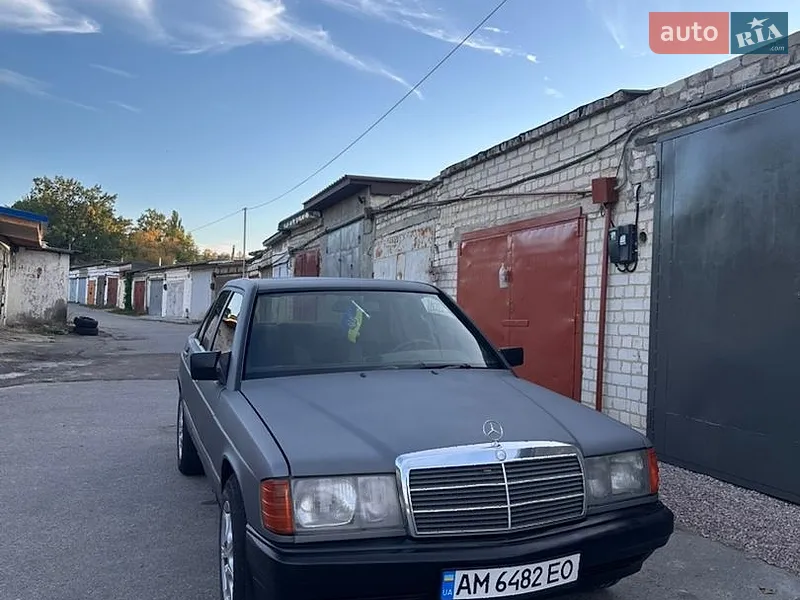 Mercedes-Benz 190