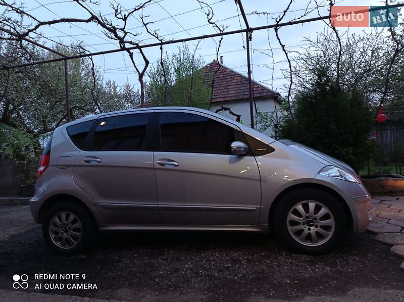 Хэтчбек Mercedes-Benz A-Class