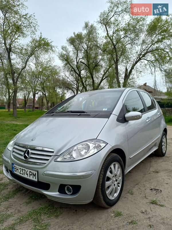 Хетчбек Mercedes-Benz A-Class