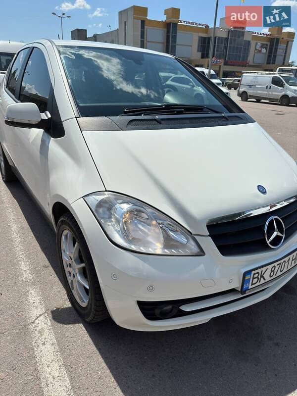 Хетчбек Mercedes-Benz A-Class