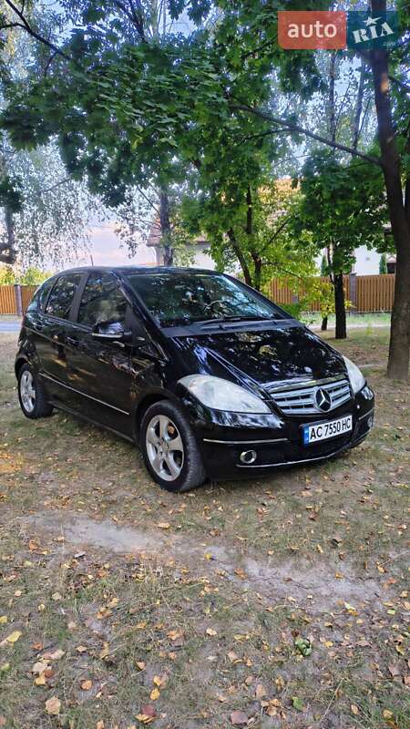 Хэтчбек Mercedes-Benz A-Class
