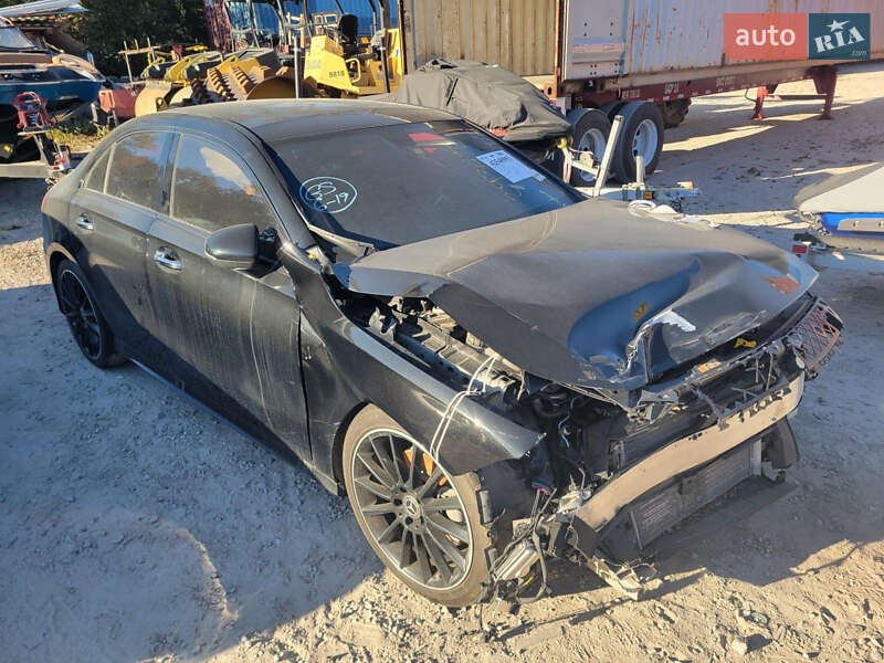 Седан Mercedes-Benz A-Class