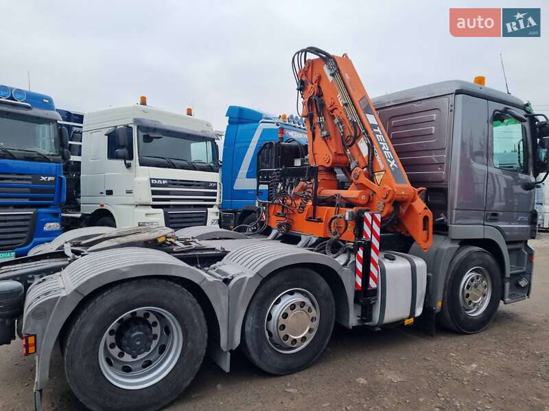 Тягач Mercedes-Benz Actros