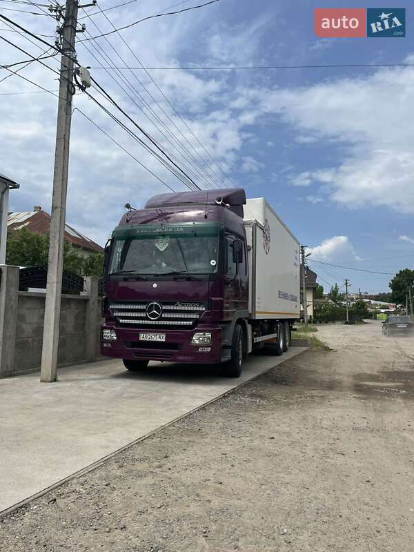 Вантажний фургон Mercedes-Benz Actros