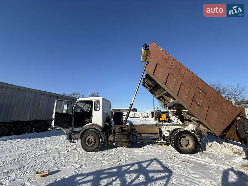 Самосвал Mercedes-Benz Actros