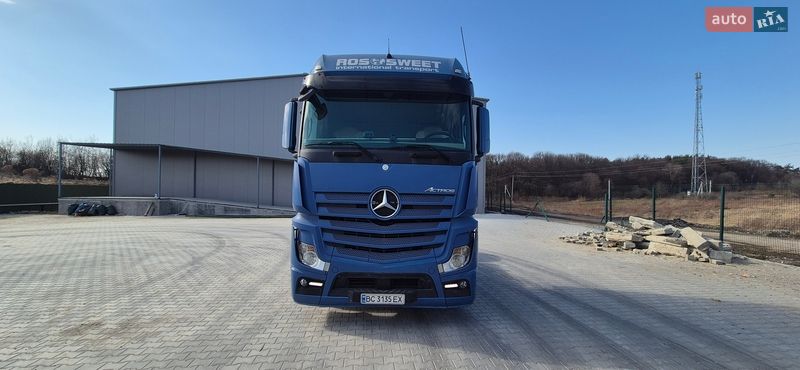 Тягач Mercedes-Benz Actros