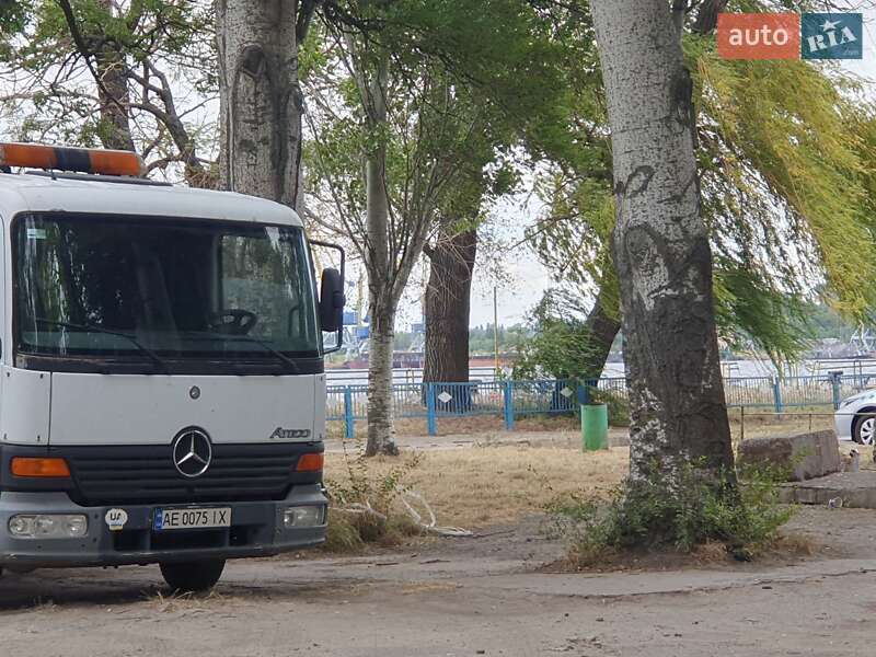 Евакуатор Mercedes-Benz Atego