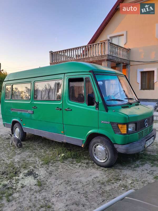 Мікроавтобус Mercedes-Benz Atego