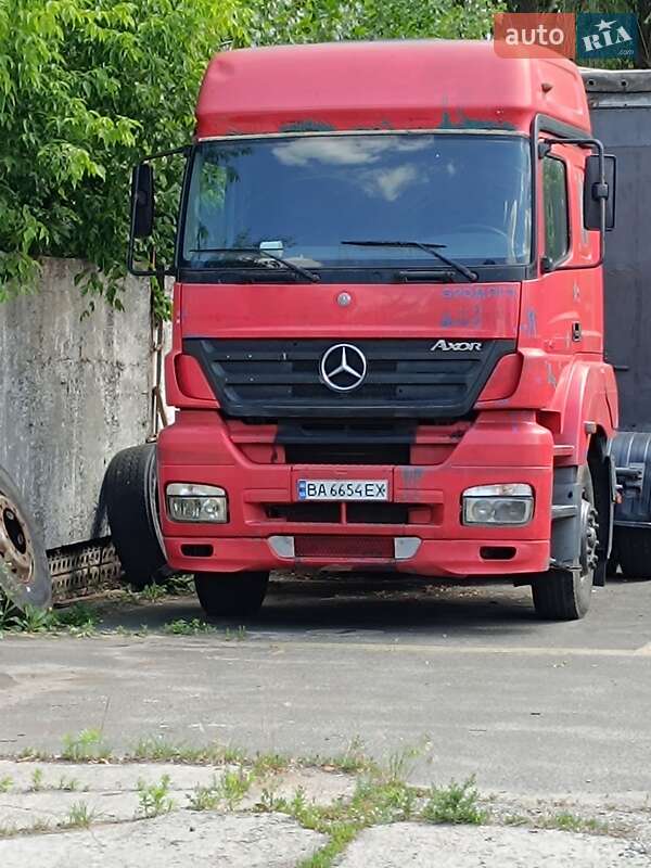 Тягач Mercedes-Benz Axor