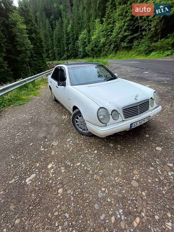 Седан Mercedes-Benz B-Class