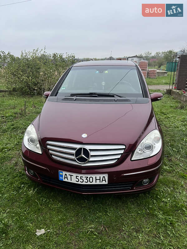 Хетчбек Mercedes-Benz B-Class