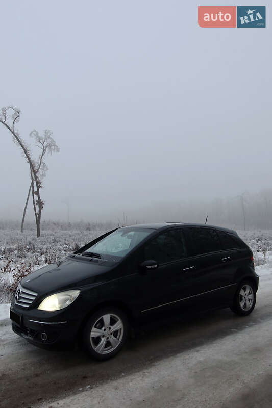 Хетчбек Mercedes-Benz B-Class