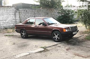 Mercedes-Benz C-Class  1983