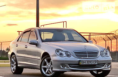 Mercedes-Benz C-Class OFICIAL  2006