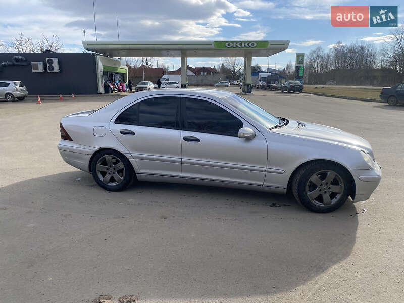 Седан Mercedes-Benz C-Class