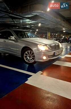 Mercedes-Benz C-Class  2005