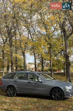 Mercedes-Benz C-Class  2004